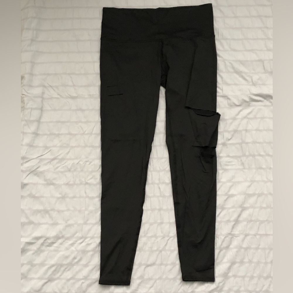 Teeki women’s leggings size L. Made in the US with recycled plastic. Yoga, style